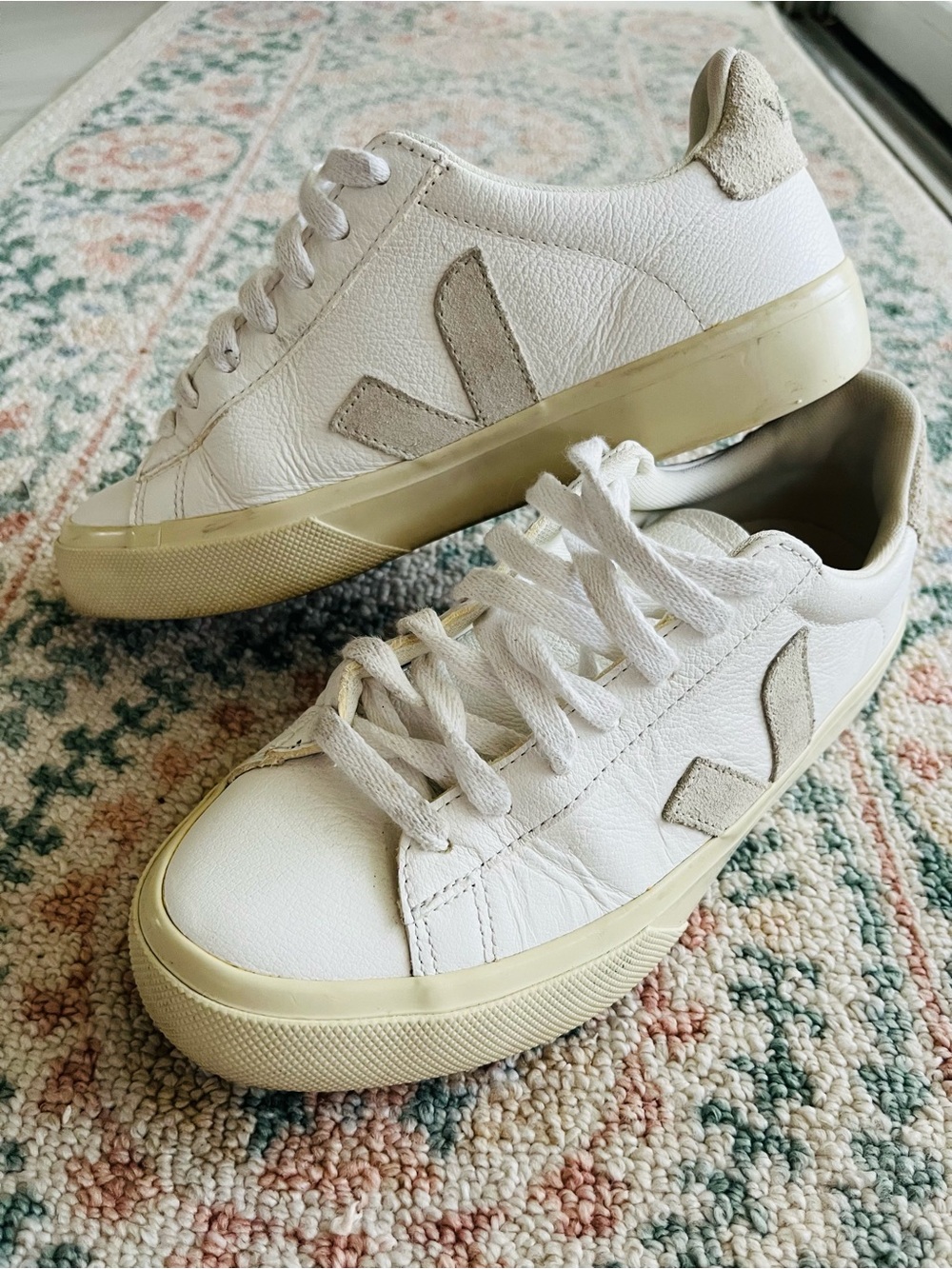 Veja campo White leather Low-Top Sneakers with Cream Accents size 6.